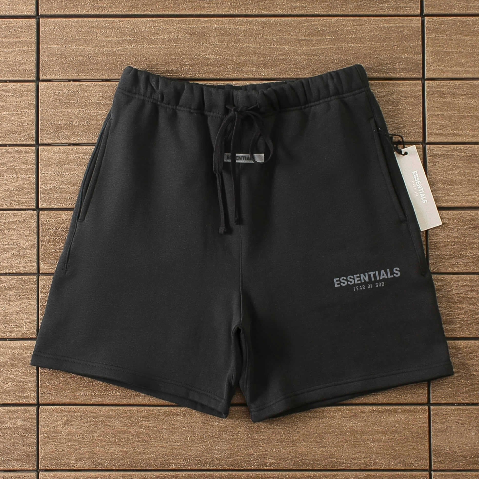 "essence" shorts black