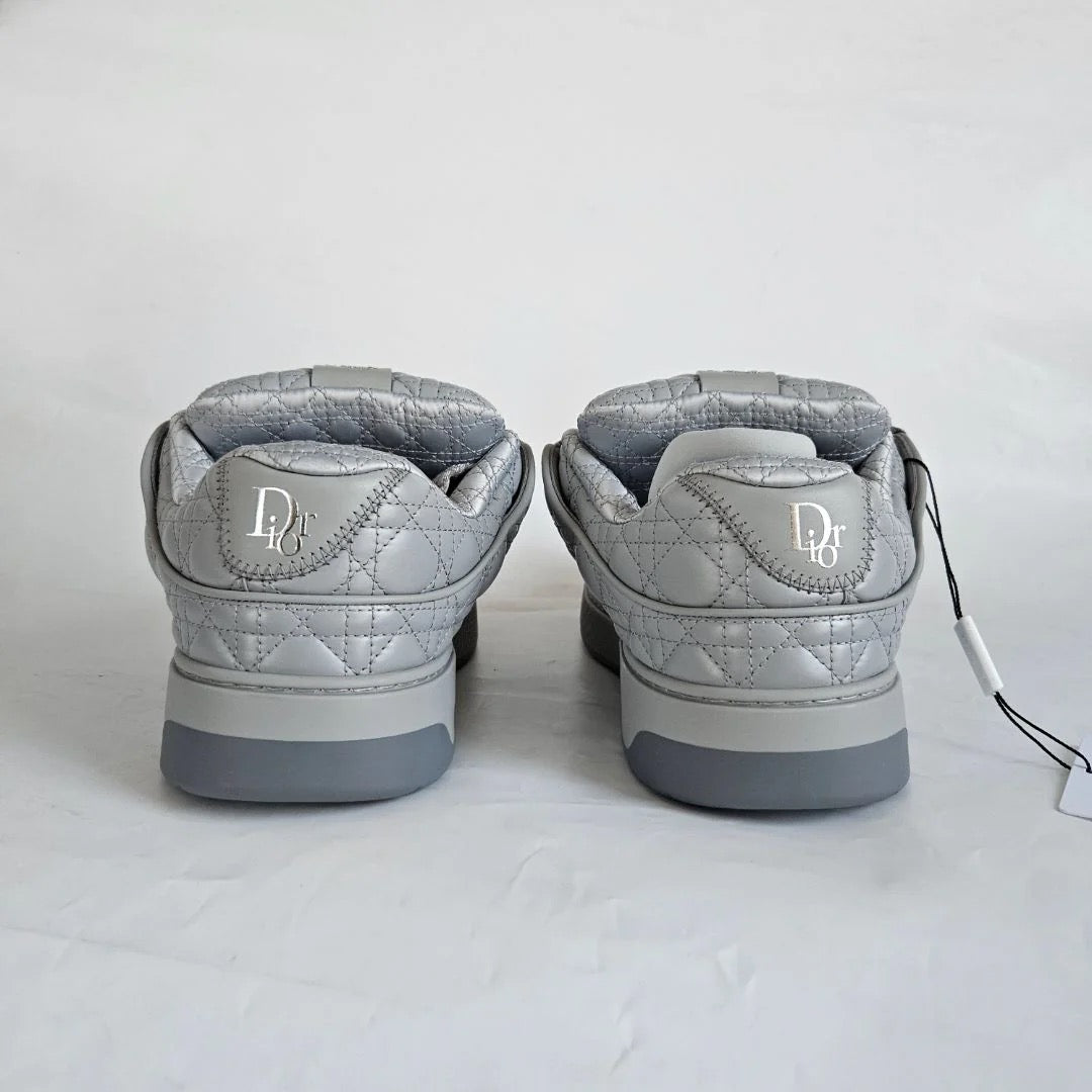 "B9" Sneaker